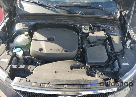 2021 Volvo Xc40 T4 Momentum z USA, uszkodzony, nr VIN YV4AC2HK4M2604185